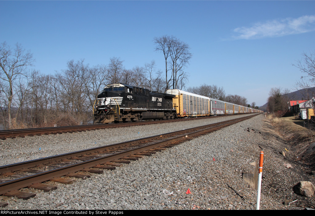 NS 4370 leads train 11N